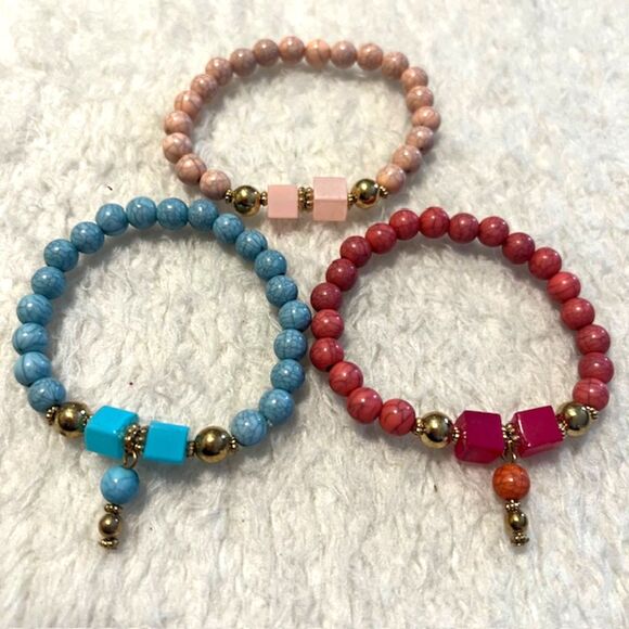 Lot of 3 Pink Blue Red Beaded Gold Tone Spacers Elastic Charm Bracelets - Picture 3 of 7